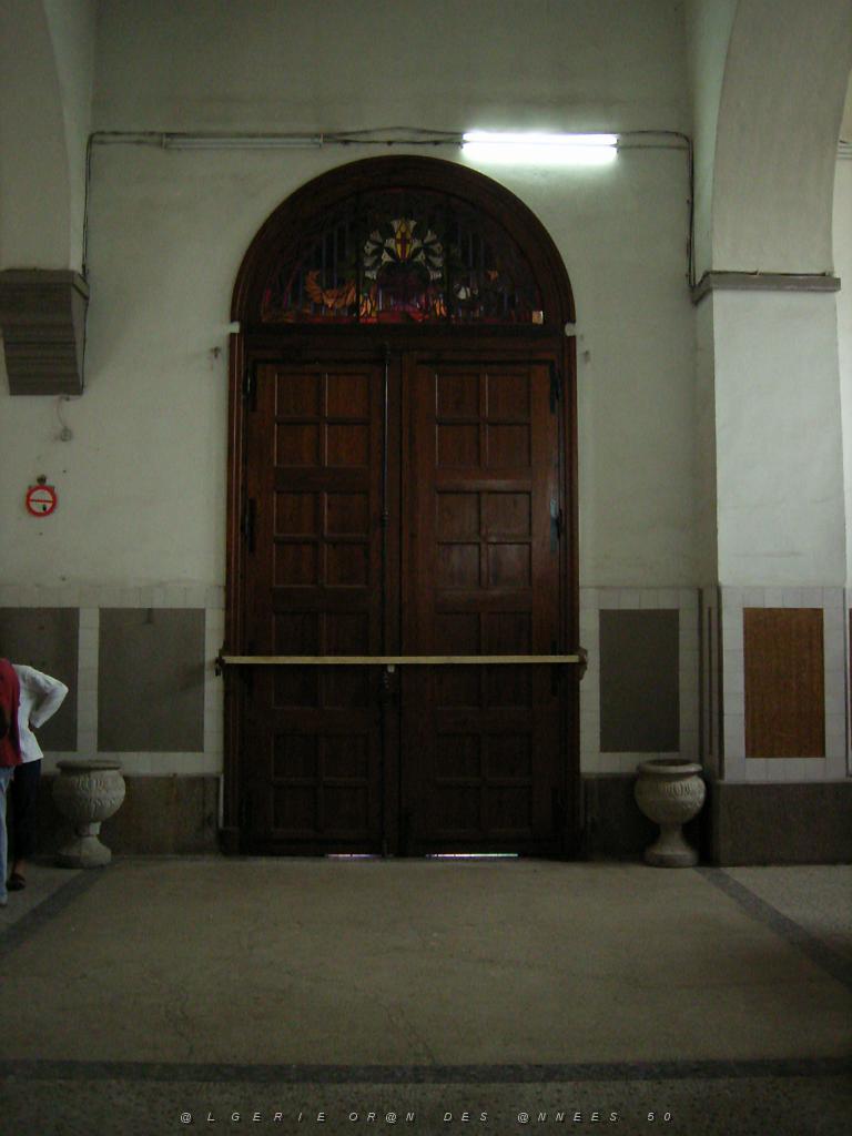 094-ORAN-Juin06-interieur de la cathedrale.jpg - Unicode